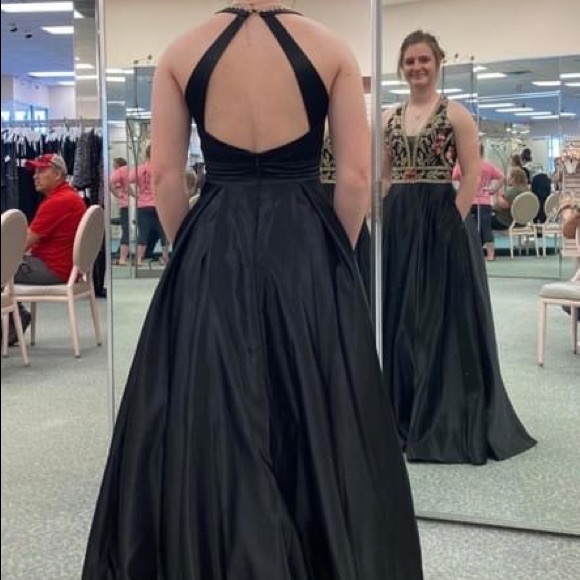 Prom dress - Picture 2 of 2